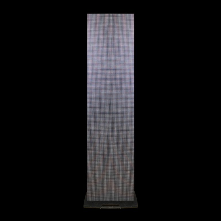 Totem LED Wall con Supporto Gravity LS 331 B in Prospettiva Frontale su Sfondo Nero